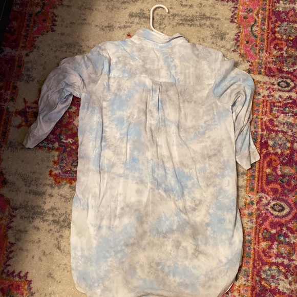 Button up - Picture 3 of 3